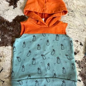 Lulu and Roo 🍍 Sleeveless Hoodie
